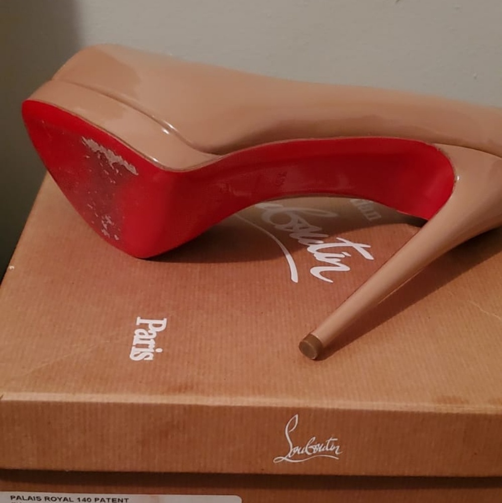 Shoe - Picture 2 of 3